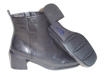 ECCO Short Black Leather Boots - 8/8.5 - BRAND NEW!