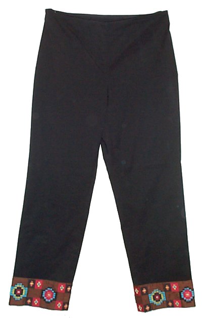 LAUNDRY by SHELLI SEGAL Black Embroidered Capri Pants - Size 2